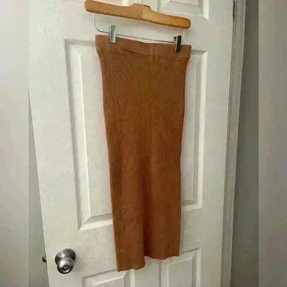 MNG  NEW ribbed knit bodycon maxi skirt in camel color size XS - Picture 1 of 4